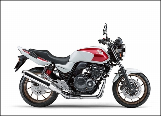 私が買ったバイクはcb1300sb というバイク まずは庭から始めました