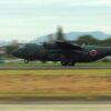 小牧基地でタッチアンドゴー中のC-130H輸送機