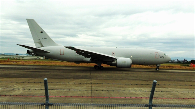 KC-767 手前を通過 小牧基地
