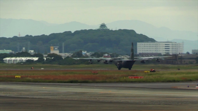 曇天の小牧基地 滑走中のハーク