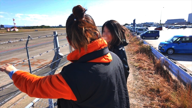 基地活でニヤニヤするドラミとムタ