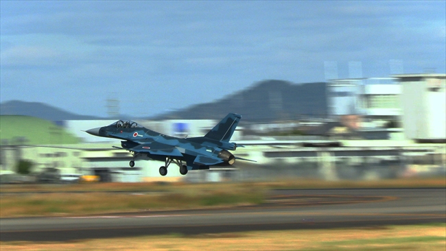 小牧基地からF-2が離陸