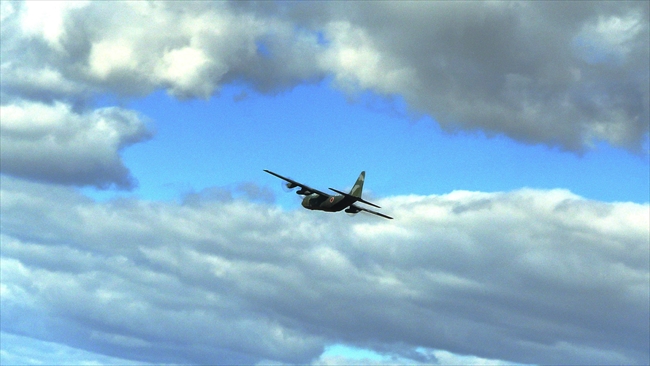 小牧基地でタッチアンドゴーを行う077ハーク