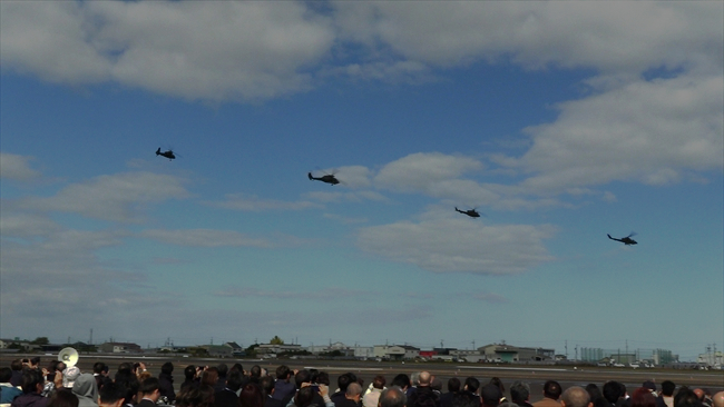 明野駐屯地記念行事　明野レインボー4機編隊