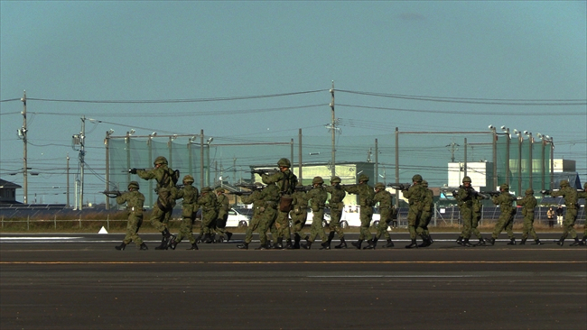 明野駐屯地記念行事　行動展示　歩兵前進