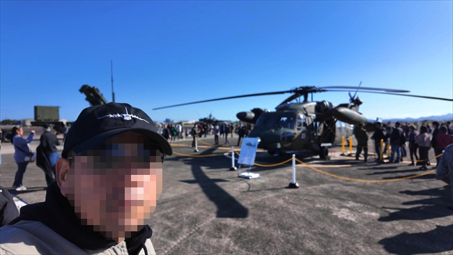 明野駐屯地記念行事　UH-60JAと自撮り