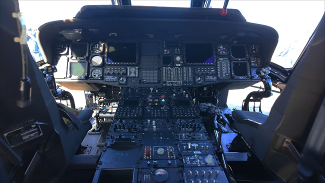 明野駐屯地記念行事　UH-60JAのコックピット