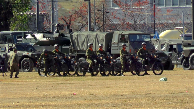 豊川駐屯地記念行事　訓練展示　偵察バイクデモ